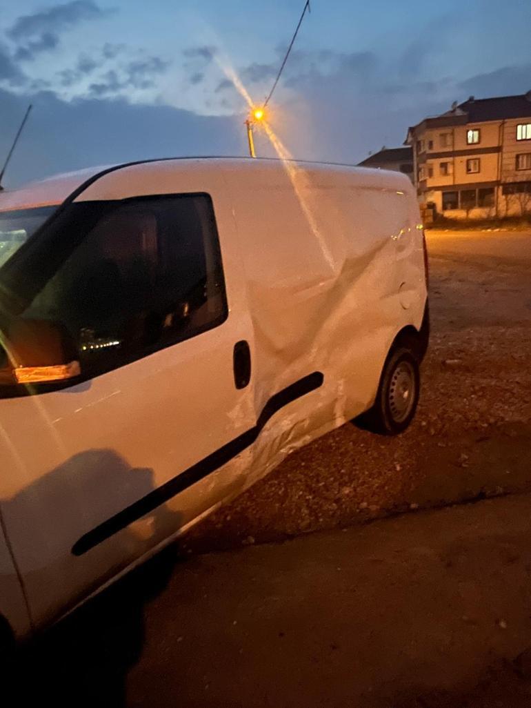 Bursada otomobil ile hafif ticari araç çarpıştı; 2 yaralı