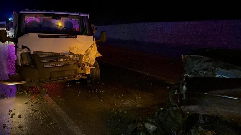 Bursada iki kamyonet kafa kafaya çarpıştı: 1 yaralı