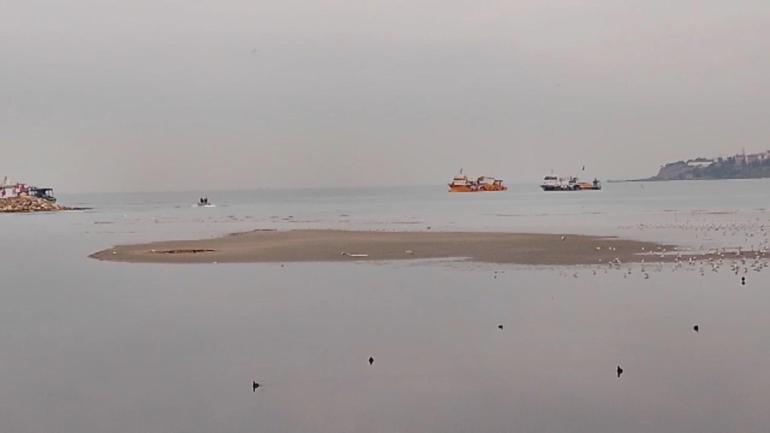 Silivri ve Avcılarda deniz metrelerce çekildi