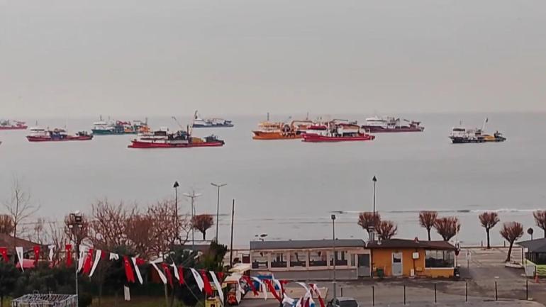 Silivri ve Avcılarda deniz metrelerce çekildi