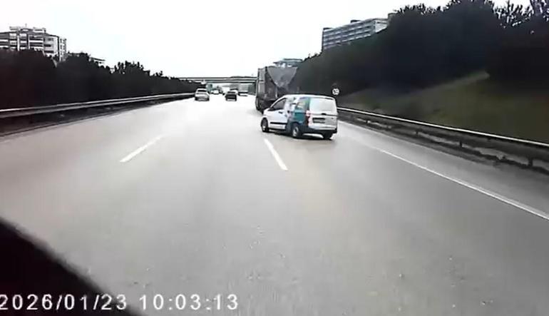 Kontrolünü kaybettiği aracıyla TIR’a çarpmaktan son anda kurtuldu