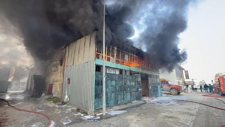 Hatayda mobilya atölyesinde yangın