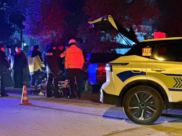 Bursa’da zeytin ağacına çarpan otomobilin sürücüsü yaralandı; kaza anı kamerada