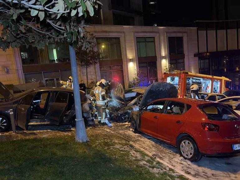 Beşiktaşta park halindeki 4 otomobil alev alev yandı