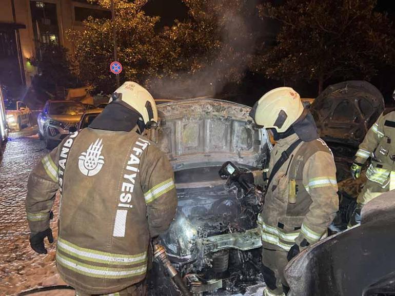 Beşiktaşta park halindeki 4 otomobil alev alev yandı
