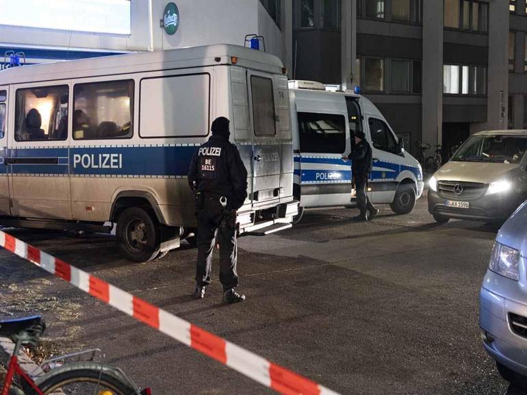 Almanya’da silahlı saldırı: 5 yaralı