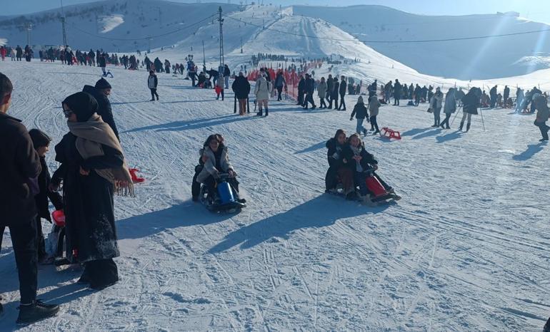 Bitlisteki kayak merkezinde hafta sonu yoğunluğu