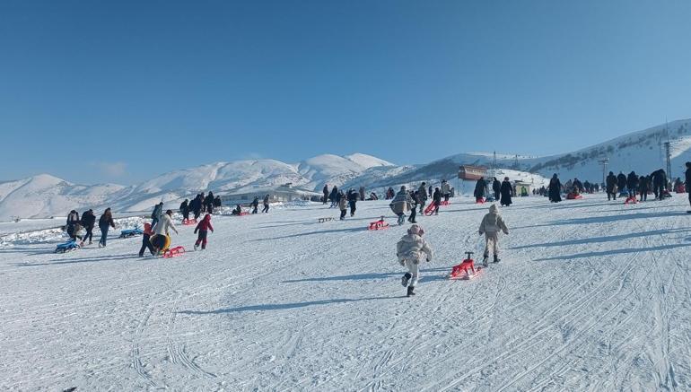 Bitlisteki kayak merkezinde hafta sonu yoğunluğu