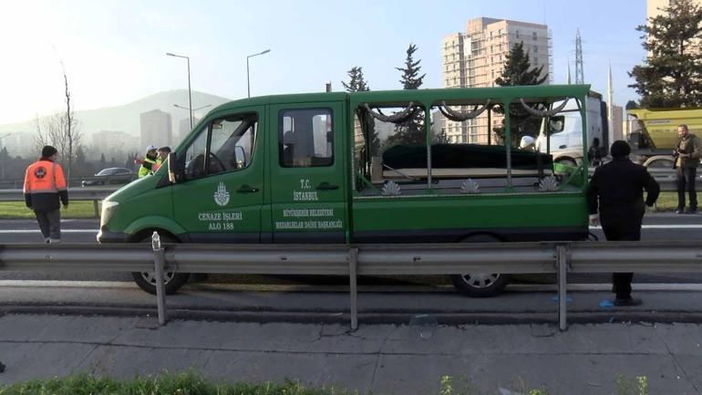 Ataşehirde motosikletin çarptığı yaya hayatını kaybetti, sürücü yaralandı