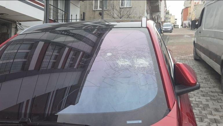 Başakşehir’de park halindeki cipe levye ile saldırdı, telefonla kaydetti