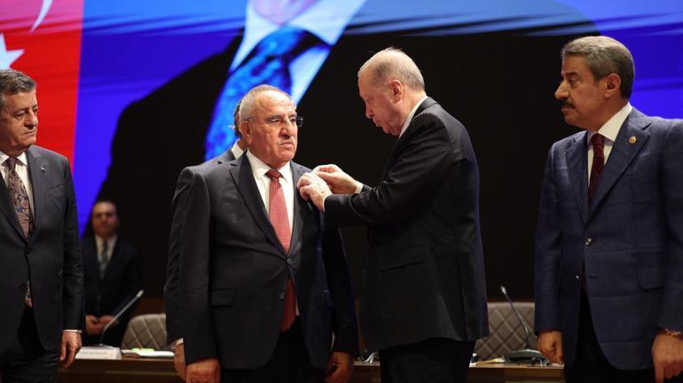 Ömer Çelik: PKKnın kendini feshetmesi ve silah bırakması gerekiyor