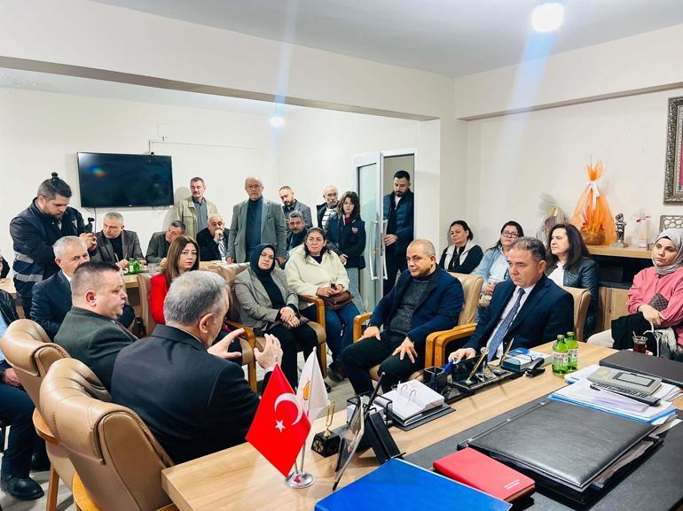 MHPli Akçay, Manisada partililerle bir araya geldi