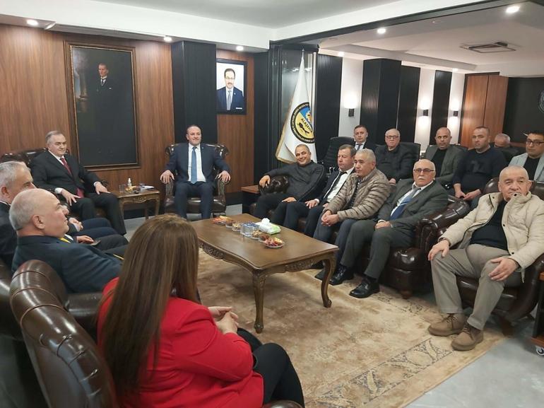 MHPli Akçay, Manisada partililerle bir araya geldi