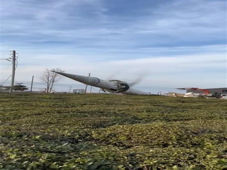 Minarenin kontrollü yıkımı kamerada