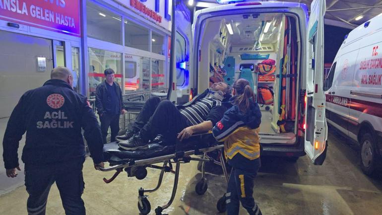 Adanada işçi servisi minibüsü devrildi; 13 yaralı