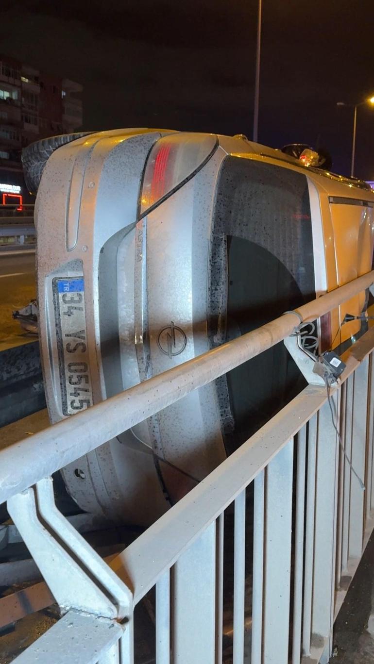 Avcılarda otomobil bariyerin yanındaki yaya yoluna düştü: 2 yaralı