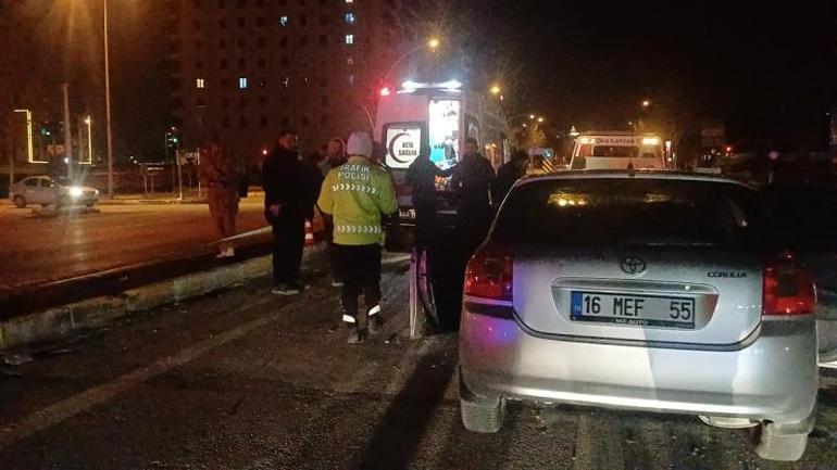 Çorumda çekiciye arkadan çarpan otomobilin sürücüsü yaralandı