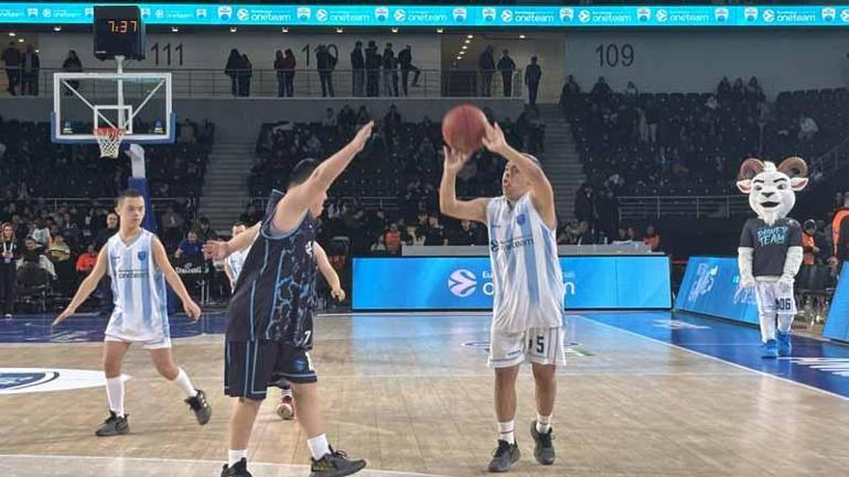 Down sendromlu basketbolcular farkındalık için parkeye çıktı