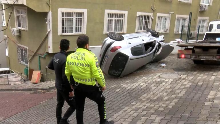 Kağıthanede 2 araca ve doğalgaz kutusuna çarparak takla atan otomobil kamerada