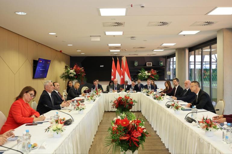 Bakan Bolat, Macaristan Dışişleri ve Ticaret Bakanı Szijjarto ile görüştü