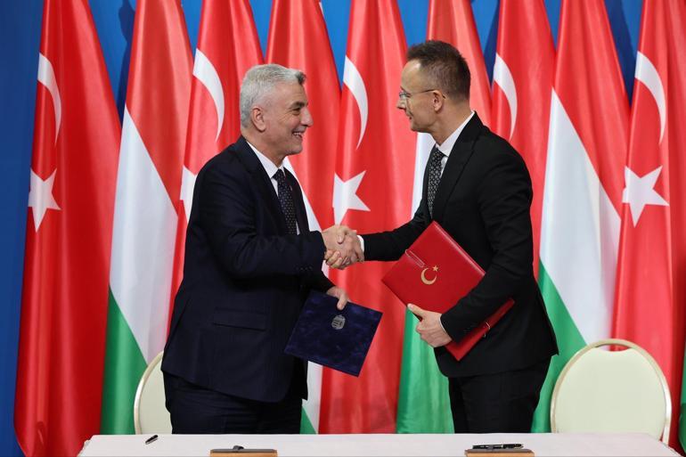 Bakan Bolat, Macaristan Dışişleri ve Ticaret Bakanı Szijjarto ile görüştü