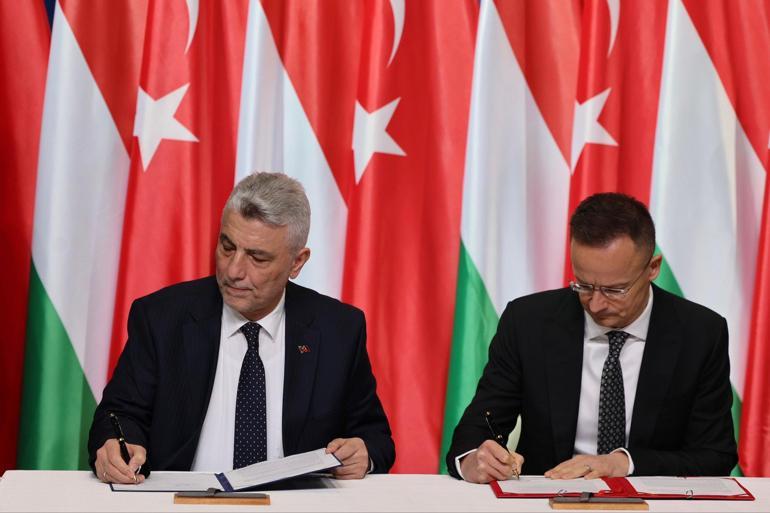 Bakan Bolat, Macaristan Dışişleri ve Ticaret Bakanı Szijjarto ile görüştü