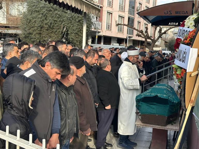 İzmir’de kazada ölen avukat son yolculuğuna uğurlandı