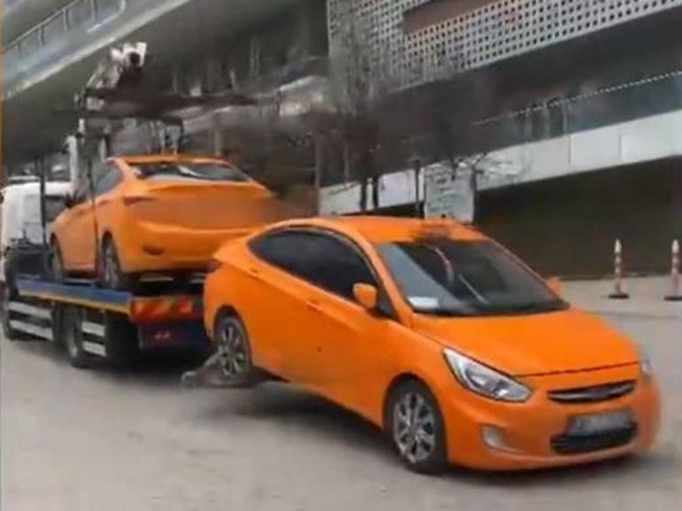 Bakan Yerlikaya: Ankarada yaya geçidindeki anne ve çocuklarına yol vermeyen 2 taksi şoförü yakalandı