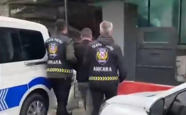 Bakan Yerlikaya: Ankarada yaya geçidindeki anne ve çocuklarına yol vermeyen 2 taksi şoförü yakalandı