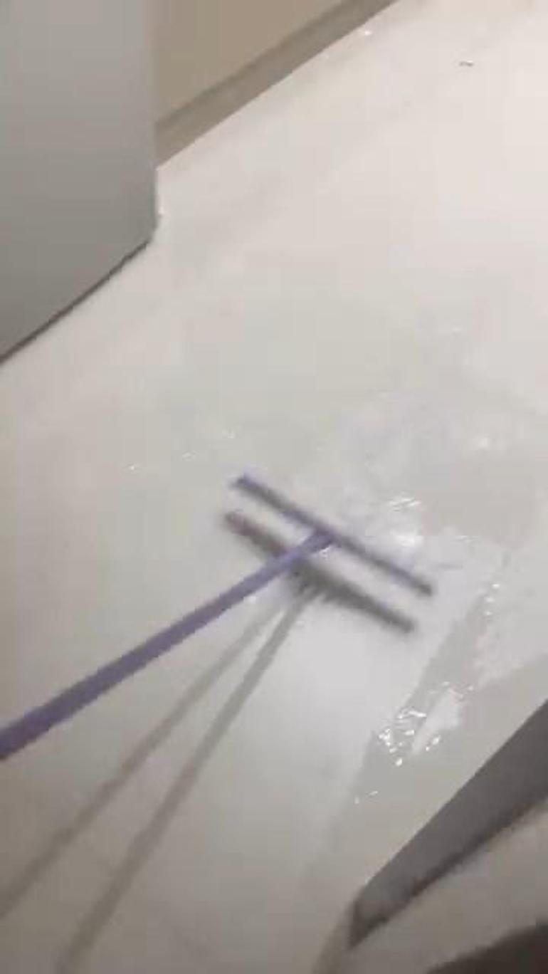 Bursada yeni bir binadaki dairenin tavanı çöktü; o anlar kamerada