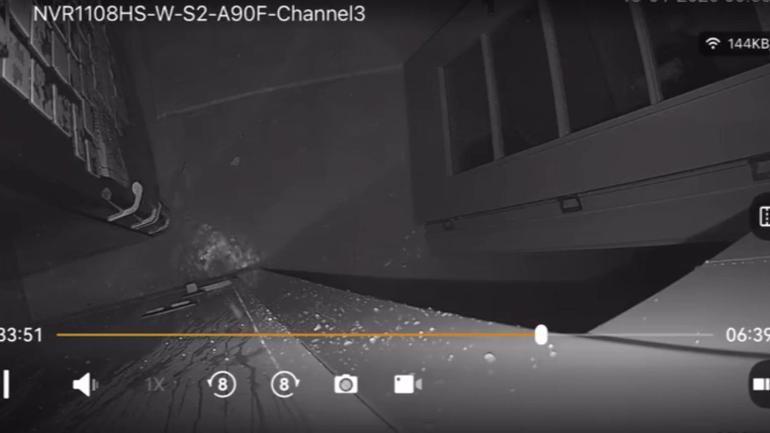 Bursada yeni bir binadaki dairenin tavanı çöktü; o anlar kamerada