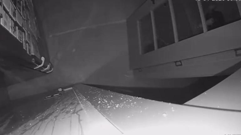 Bursada yeni bir binadaki dairenin tavanı çöktü; o anlar kamerada