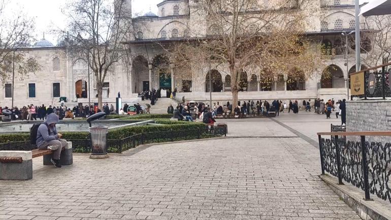 Fatih Mısır Çarşısının girişinde silahlı saldırı; vurduğu kişinin başında bekledi