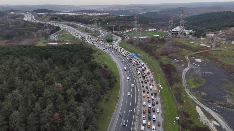 Eyüpsultanda cezaevi nakil aracı devrildi: 19 yaralı