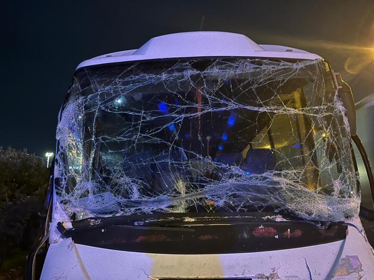 TEM Kocaeli geçişinde servis minibüsü ile TIR çarpıştı; 6 yaralı