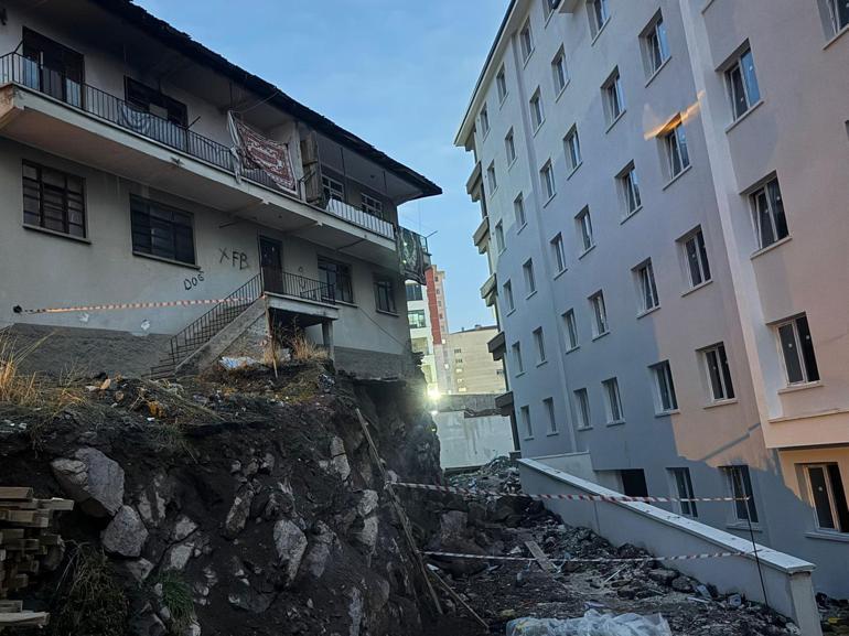 Ankarada inşaat kazısında temeli zedelenen bina boşaltıldı