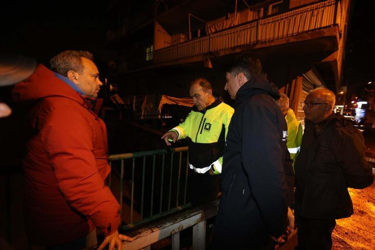 İzmiri sağanak vurdu; 320 konut, 78 iş yeri ve 5 kamu binasını su bastı