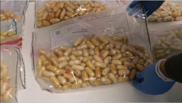 2025’te İstanbul Havalimanı’nda ‘yutucu’ kuryelerden 29,7 kilo uyuşturucu ele geçirildi