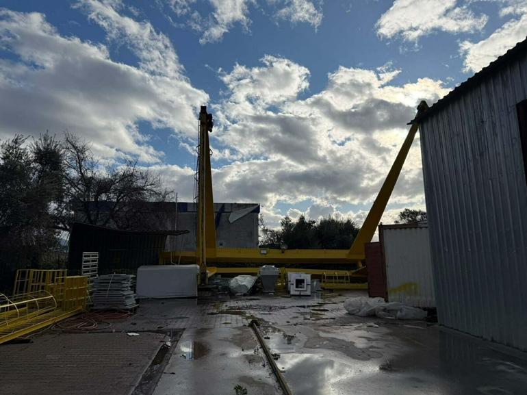 İzmiri sağanak vurdu; 320 konut, 78 iş yeri ve 5 kamu binasını su bastı