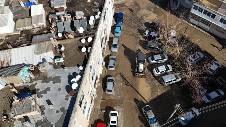 İzmiri sağanak vurdu; 320 konut, 78 iş yeri ve 5 kamu binasını su bastı