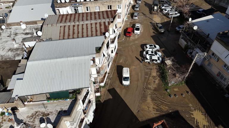 İzmiri sağanak vurdu; 320 konut, 78 iş yeri ve 5 kamu binasını su bastı