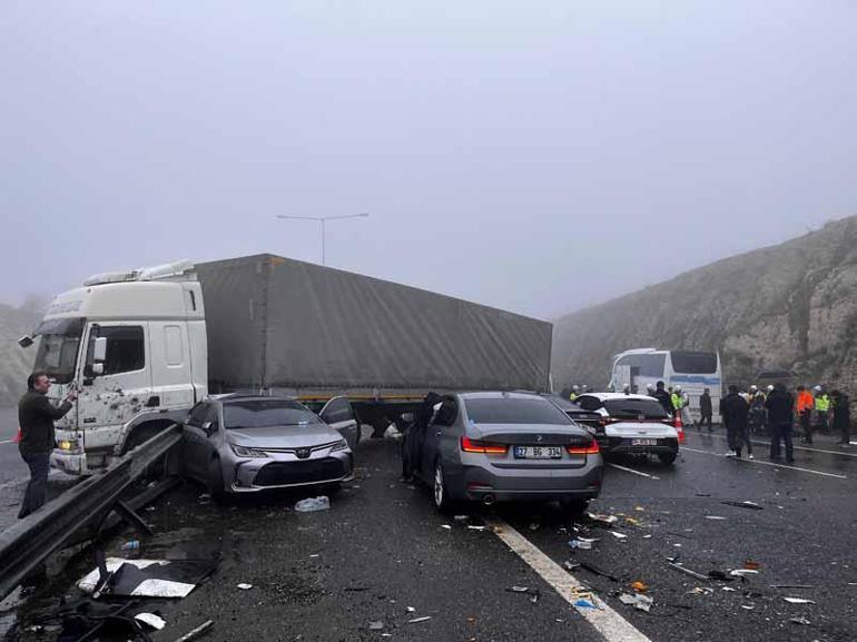 Gaziantepte 10 araçlı zincirleme kaza: 2 ölü,11 yaralı