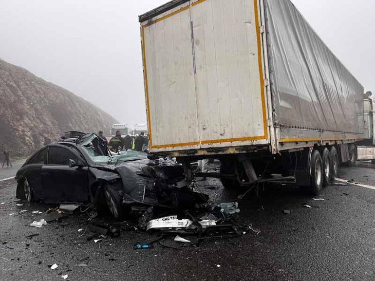 Gaziantepte 10 araçlı zincirleme kaza: 2 ölü,11 yaralı