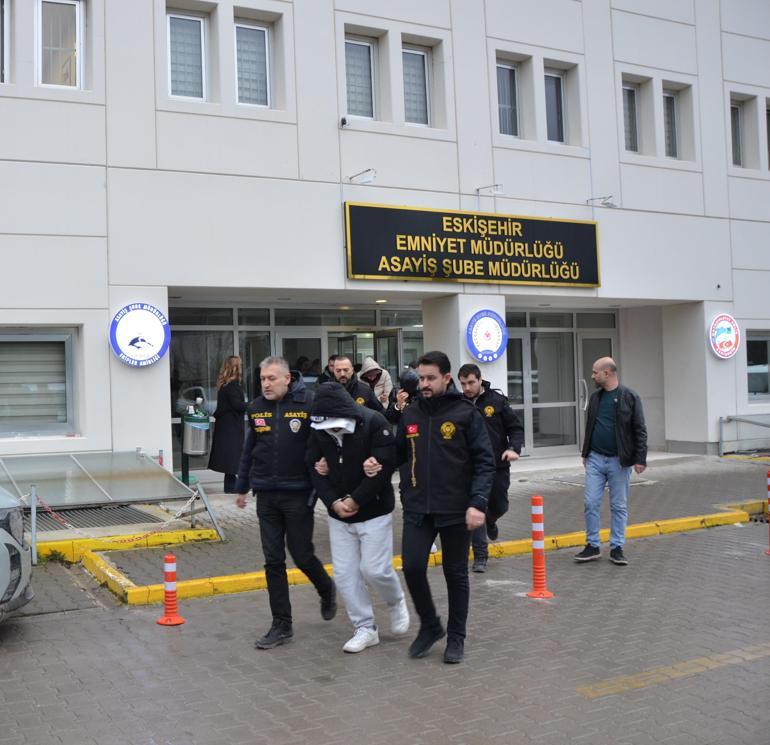 Eskişehir merkezli fuhuş operasyonu; 13 gözaltı