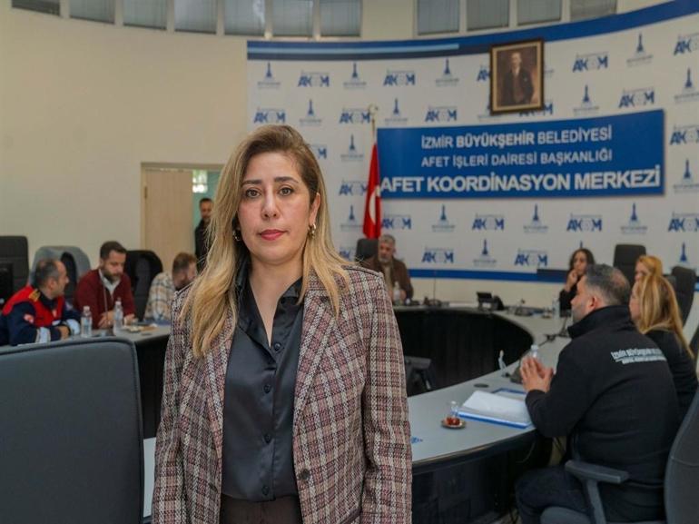 İzmiri sağanak vurdu; 320 konut, 78 iş yeri ve 5 kamu binasını su bastı