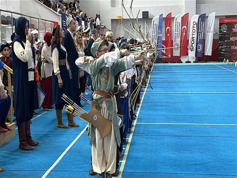 Kütahya’da Geleneksel Türk Okçuluğu şöleni başladı