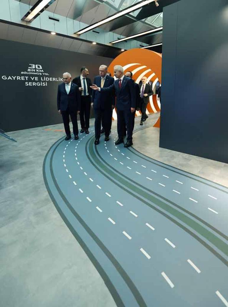 Cumhurbaşkanı Erdoğan: Bölünmüş yollarımızın, 30 bininci kilometresini hizmete almak üzere bir aradayız