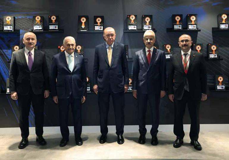 Cumhurbaşkanı Erdoğan: Bölünmüş yollarımızın, 30 bininci kilometresini hizmete almak üzere bir aradayız