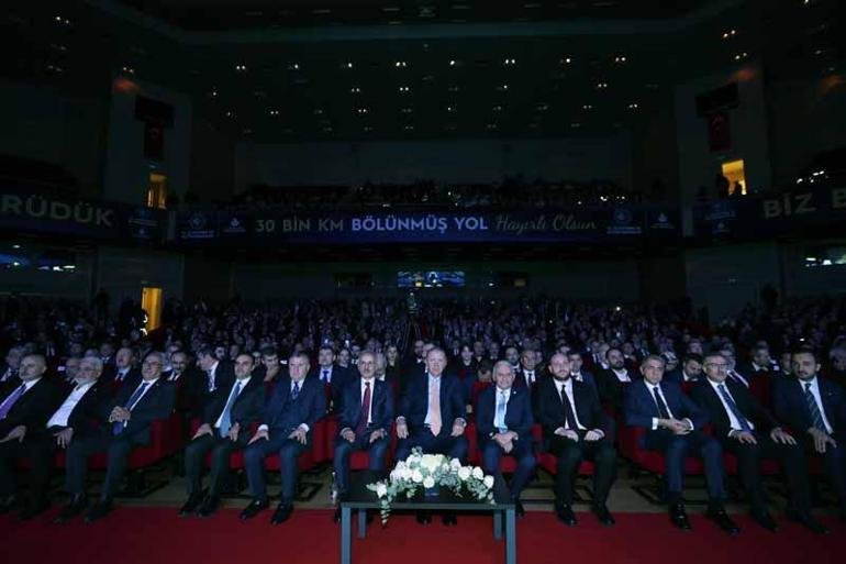 Cumhurbaşkanı Erdoğan: Bölünmüş yollarımızın, 30 bininci kilometresini hizmete almak üzere bir aradayız