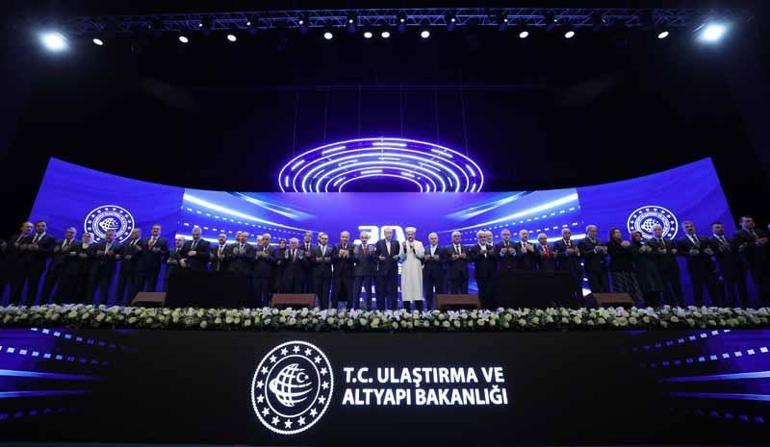 Cumhurbaşkanı Erdoğan: Bölünmüş yollarımızın, 30 bininci kilometresini hizmete almak üzere bir aradayız